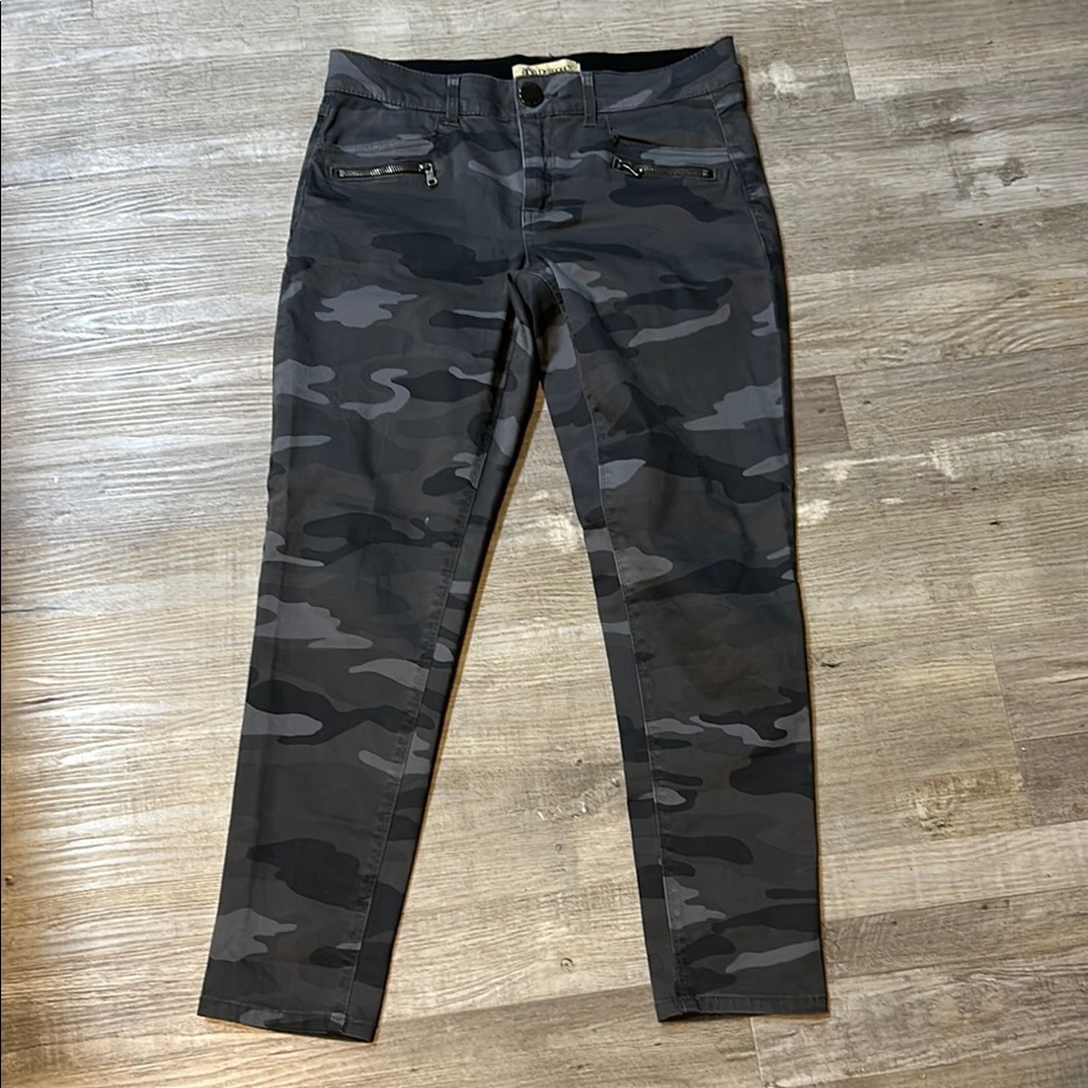 Democracy Women's Skinny Jeans - Camouflage